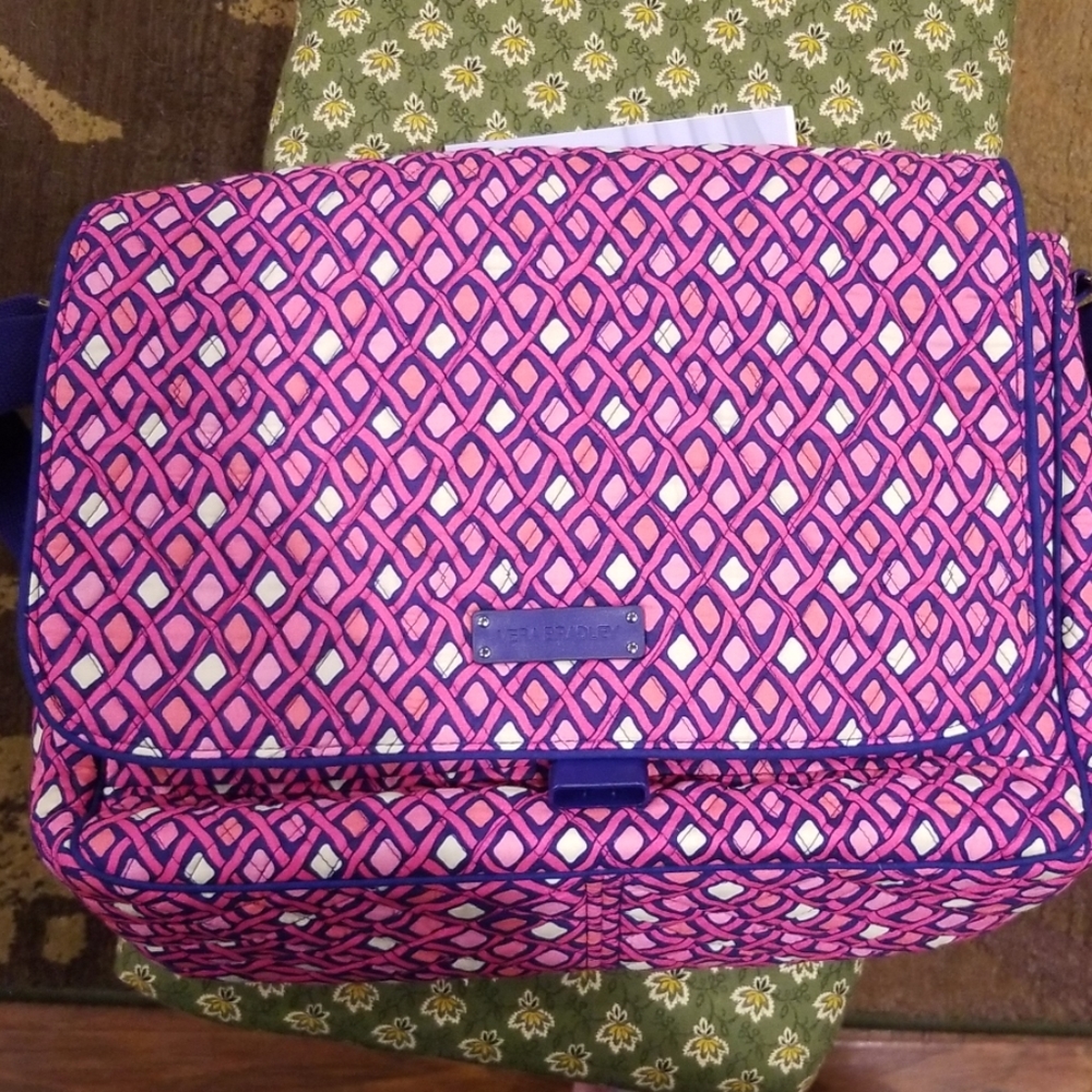 Vera Bradley cross body messenger bag - Picture 1 of 3